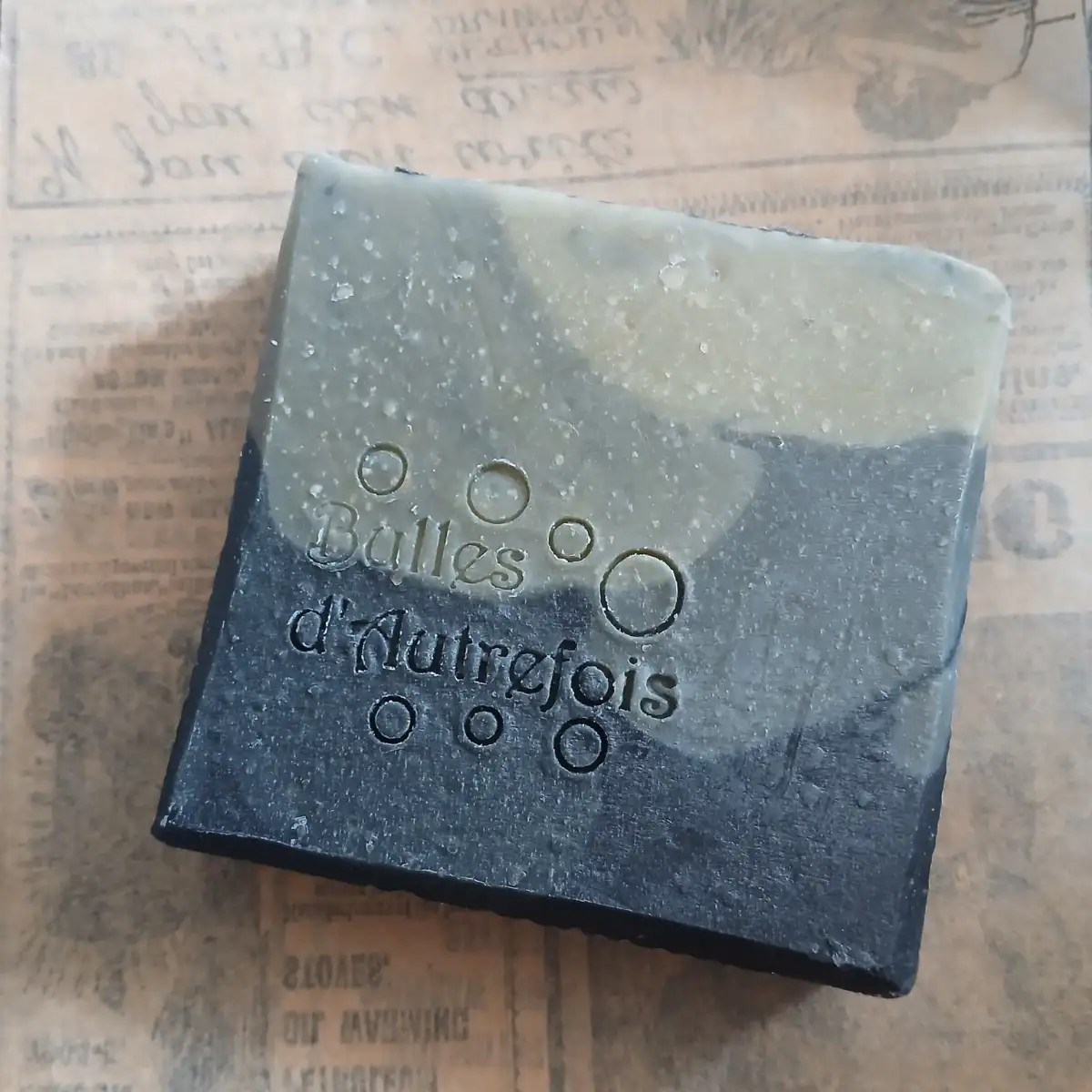 Savon Black Milky (au lait de chèvre, lavandin petitgrain verveine)